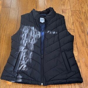 GAP Women's Dark Puffer Vest